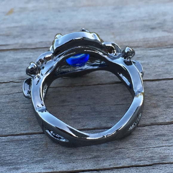 Blue Sapphire flower floral black gold fashion ring - Picture 3 of 8